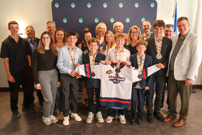 Le conseil municipal de Sainte-Julie souligne les accomplissements de treize citoyens